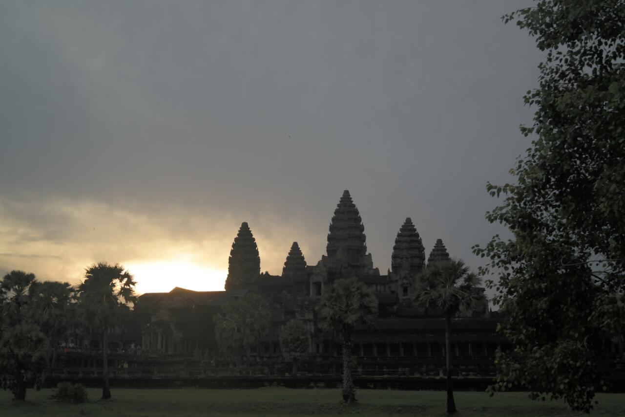 angkor wat temple cambodia travel